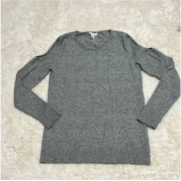 Grey Long Sleeve Cozy Top with Open Shoulder Key Holes - Picture 1 of 1